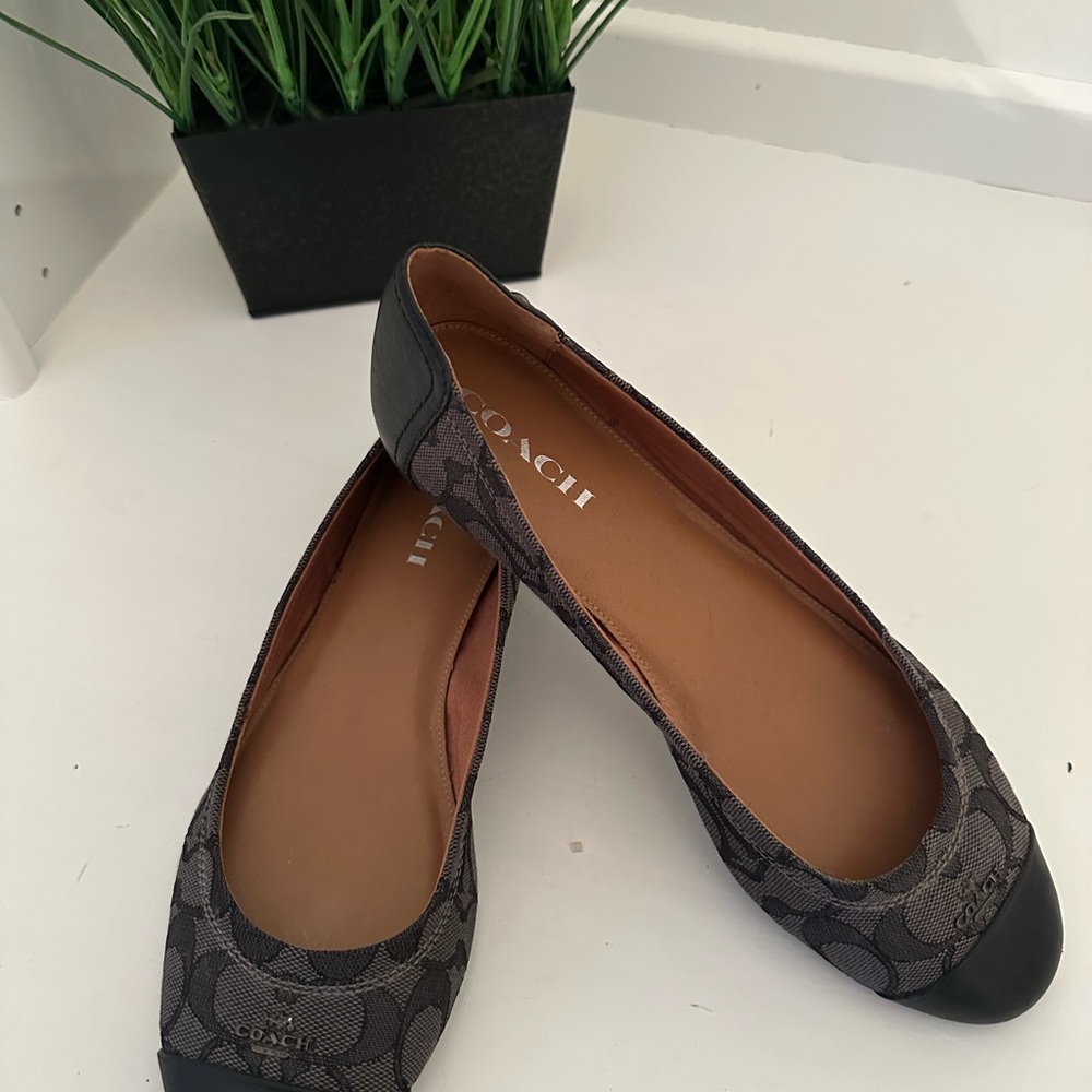 Coach Logo Flats- 9- Excellent Condition & Comfortable